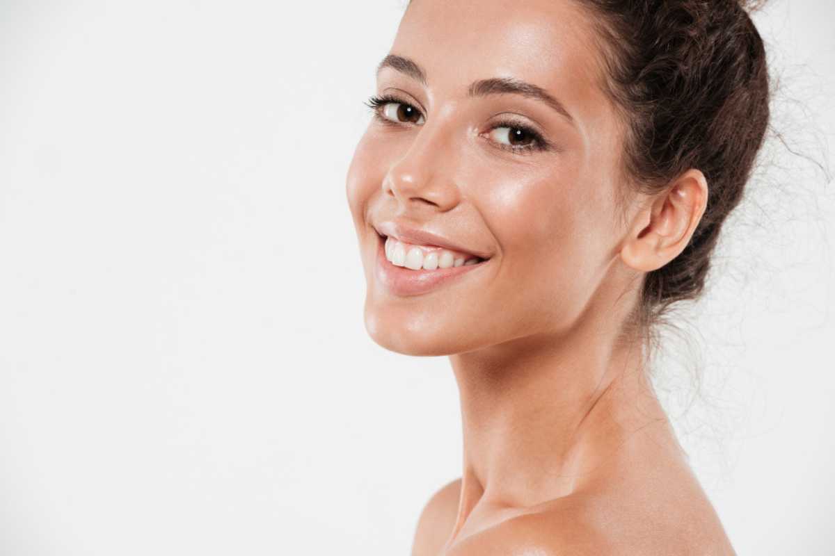 Clareamento Dental e Estética Facial: Como Eles se Relacionam?